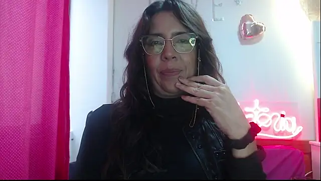 Snapshot of Victoria_meester chatting on 03-19-25, 08:54 Victoria meester online show from 03-19-25, 08:54