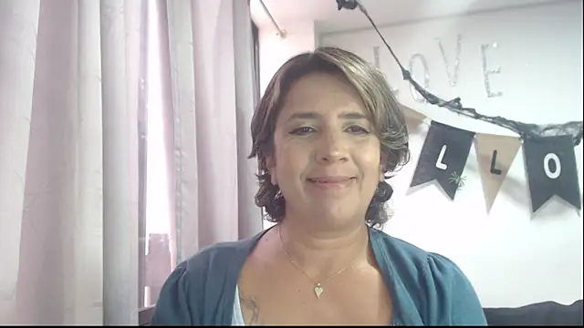 Snapshot of Victoria_meester chatting on 10-21-25, 07:47 Victoria meester online show from 10-21-25, 07:47