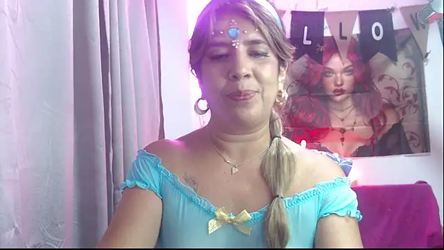 Snapshot of Victoria_meester chatting on 10-28-25, 09:50 Victoria meester online show from 10-28-25, 09:50