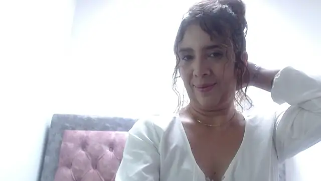 Victoria meester online show from 05-22-26, 02:01