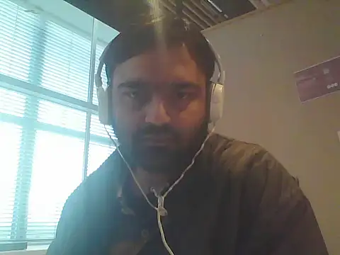 Snapshot of JohnBond009 chatting on 04-15-26, 05:31 JohnBond009 online show from 04-15-26, 05:31
