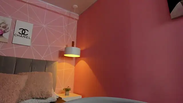 dolly zoe online show from 12-18-25, 05:13