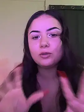 Snapshot of xocrybaby chatting on 10-19-25, 06:19 xocrybaby online show from 10-19-25, 06:19