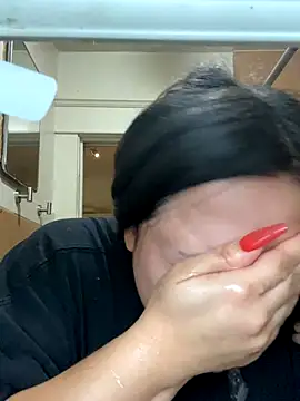 Snapshot of xocrybaby chatting on 10-22-25, 03:23 xocrybaby online show from 10-22-25, 03:23