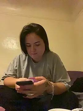 Snapshot of xocrybaby chatting on 10-27-25, 12:31 xocrybaby online show from 10-27-25, 12:31