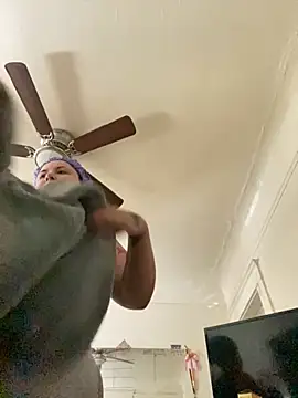 Snapshot of xocrybaby chatting on 11-18-25, 05:28 xocrybaby online show from 11-18-25, 05:28