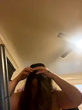 Snapshot of xocrybaby chatting on 11-24-25, 05:01 xocrybaby online show from 11-24-25, 05:01