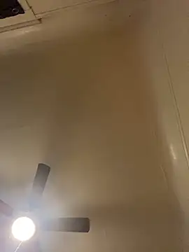 Snapshot of xocrybaby chatting on 11-30-25, 10:25 xocrybaby online show from 11-30-25, 10:25