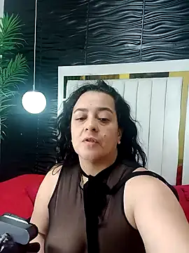 Snapshot of lucia_vonne_ chatting on 01-14-25, 02:11 lucia vonne online show from 01-14-25, 02:11