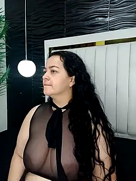 Snapshot of lucia_vonne_ chatting on 02-12-25, 11:40 lucia vonne online show from 02-12-25, 11:40