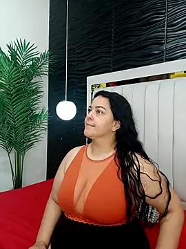 Snapshot of lucia_vonne_ chatting on 02-22-25, 11:57 lucia vonne online show from 02-22-25, 11:57
