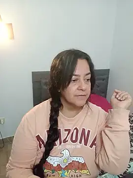 lucia vonne  online show from 06-13-26, 05:44