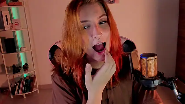 Snapshot of Dakotaa_ chatting on 12-16-24, 04:45 Dakotaa online show from 12-16-24, 04:45