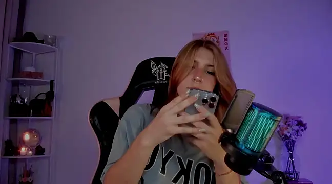 Snapshot of Dakotaa_ chatting on 02-15-25, 02:04 Dakotaa online show from 02-15-25, 02:04