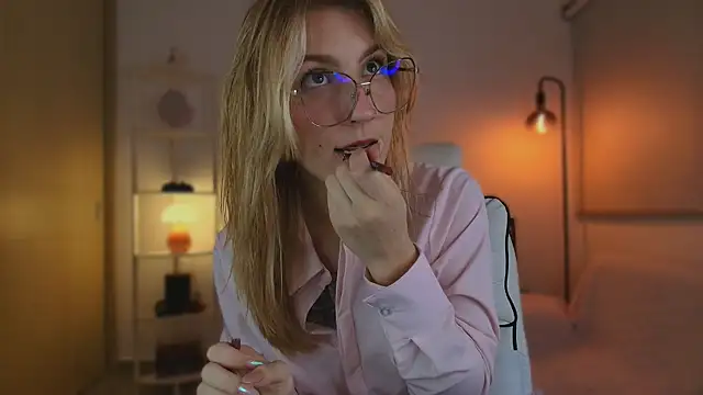 Snapshot of Dakotaa_ chatting on 10-20-25, 05:30 Dakotaa online show from 10-20-25, 05:30