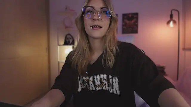 Dakotaa  online show from 11-22-25, 04:00