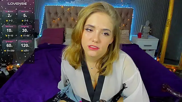 Snapshot of DellaRowe chatting on 12-04-24, 04:49 DellaRowe online show from 12-04-24, 04:49