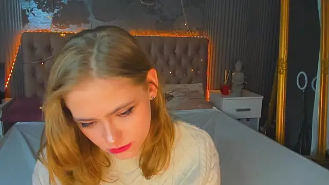 Snapshot of DellaRowe chatting on 12-20-24, 01:22 DellaRowe online show from 12-20-24, 01:22