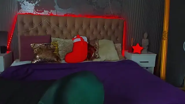Snapshot of DellaRowe chatting on 12-24-24, 01:28 DellaRowe online show from 12-24-24, 01:28