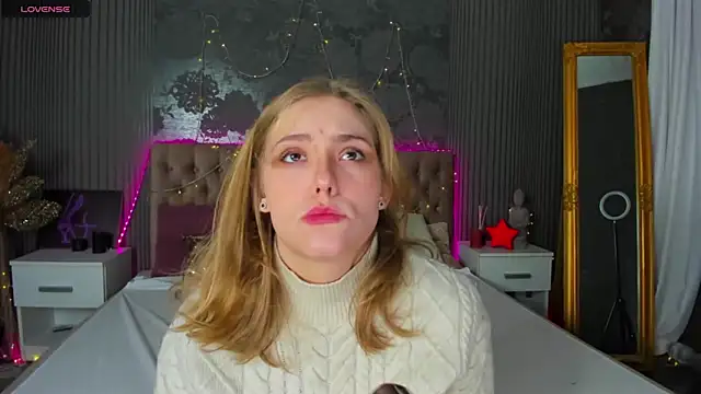 Snapshot of DellaRowe chatting on 12-27-24, 01:07 DellaRowe online show from 12-27-24, 01:07