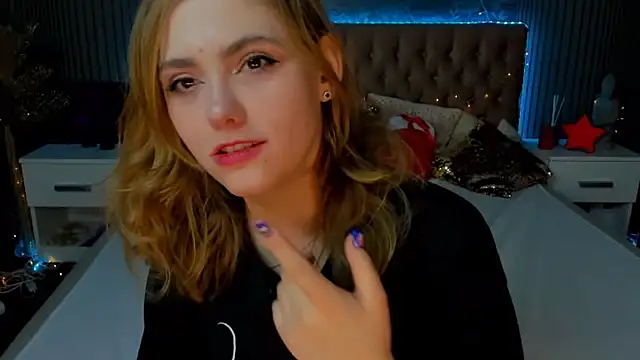 Snapshot of DellaRowe chatting on 01-02-25, 01:08 DellaRowe online show from 01-02-25, 01:08