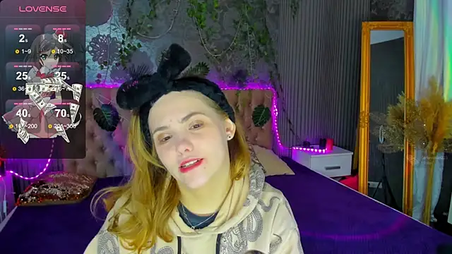 Snapshot of DellaRowe chatting on 02-28-25, 01:36 DellaRowe online show from 02-28-25, 01:36