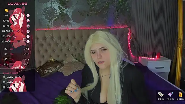 Snapshot of DellaRowe chatting on 03-14-25, 04:30 DellaRowe online show from 03-14-25, 04:30