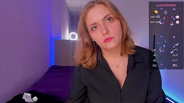 Snapshot of DellaRowe chatting on 09-22-25, 12:18 DellaRowe online show from 09-22-25, 12:18