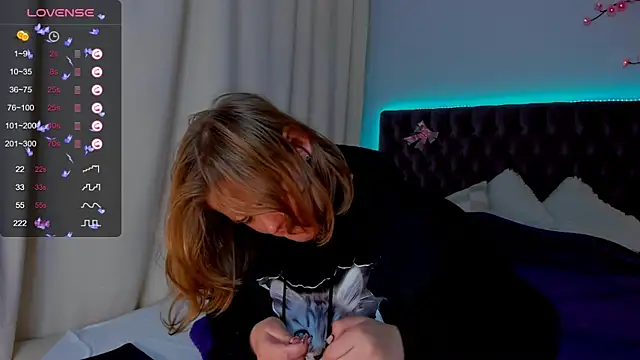 Snapshot of DellaRowe chatting on 09-30-25, 05:45 DellaRowe online show from 09-30-25, 05:45