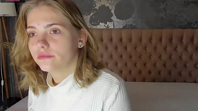 Snapshot of DellaRowe chatting on 10-10-25, 06:01 DellaRowe online show from 10-10-25, 06:01