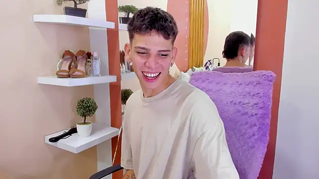 Snapshot of Jasson_smit chatting on 12-13-24, 01:01 Jasson smit online show from 12-13-24, 01:01