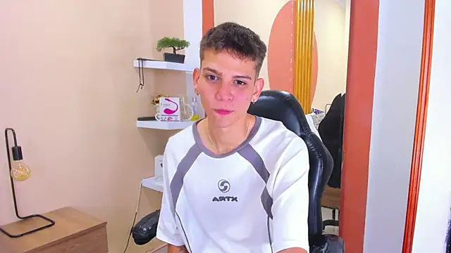 Snapshot of Jasson_smit chatting on 01-31-25, 12:51 Jasson smit online show from 01-31-25, 12:51