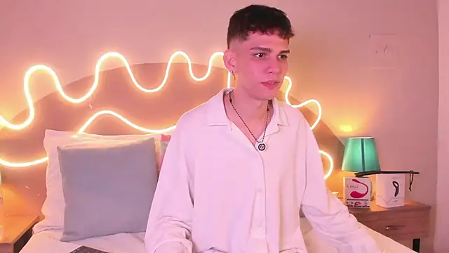 Snapshot of Jasson_smit chatting on 09-20-25, 01:45 Jasson smit online show from 09-20-25, 01:45