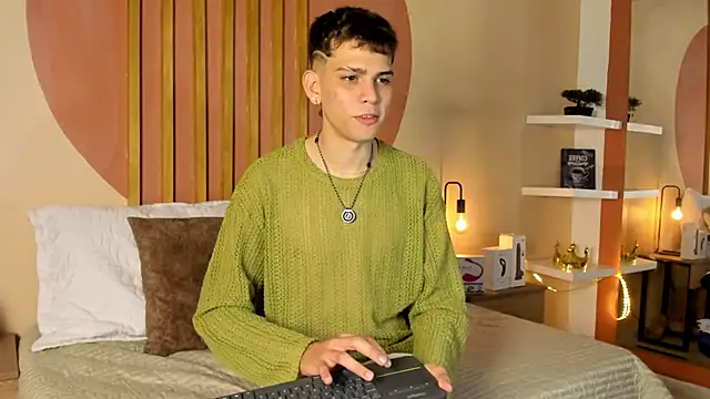 Snapshot of Jasson_smit chatting on 10-19-25, 01:34 Jasson smit online show from 10-19-25, 01:34