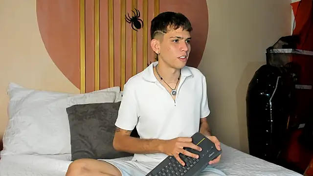 Snapshot of Jasson_smit chatting on 10-23-25, 01:43 Jasson smit online show from 10-23-25, 01:43