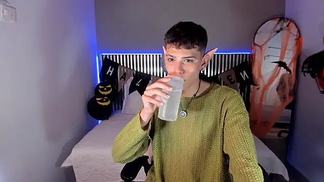 Snapshot of Jasson_smit chatting on 10-29-25, 02:19 Jasson smit online show from 10-29-25, 02:19