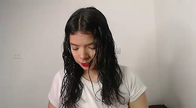 Snapshot of yungelitamor_ chatting on 01-06-25, 04:36 yungelitamor online show from 01-06-25, 04:36