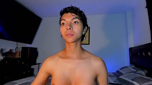 Snapshot of xhenisa_ chatting on 12-15-24, 12:29 xhenisa online show from 12-15-24, 12:29