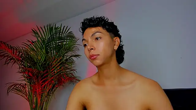 xhenisa  online show from 11-20-25, 08:52