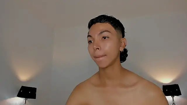 xhenisa  online show from 01-11-26, 04:56