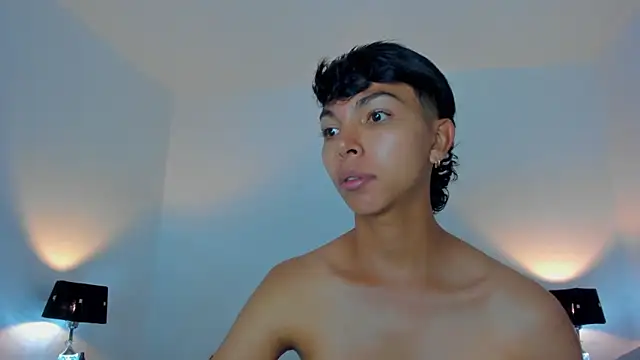 xhenisa  online show from 03-24-26, 08:25