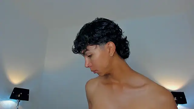 Snapshot of xhenisa_ chatting on 07-14-26, 02:38 xhenisa online show from 07-14-26, 02:38