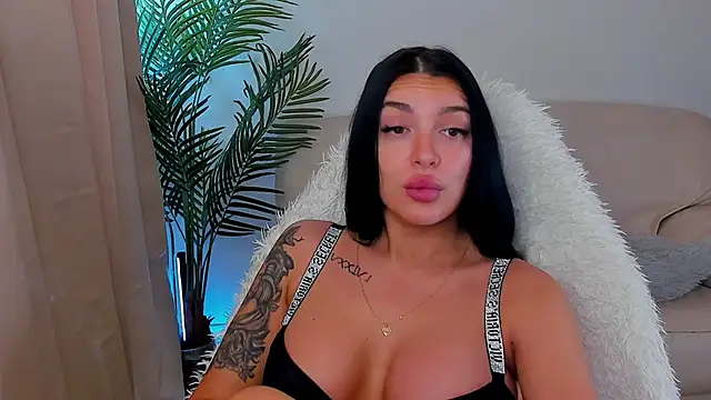 Snapshot of RaveWithMe9 chatting on 03-07-25, 08:23 RaveWithMe9 online show from 03-07-25, 08:23
