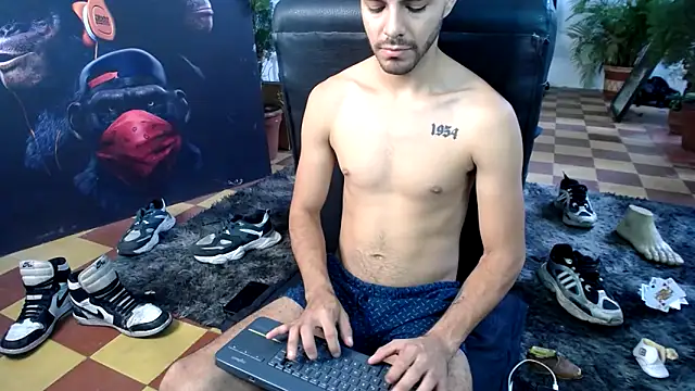 cutehornymax online show from 04-08-26, 02:39