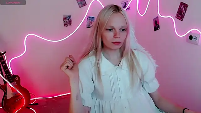 Emily Nyaffee online show from 09-11-25, 01:22