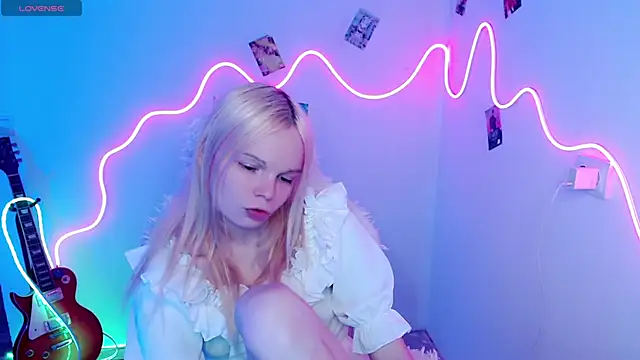 Emily Nyaffee online show from 10-30-25, 04:52