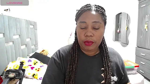 Snapshot of thickebonymilfF chatting on 04-19-26, 04:01 thickebonymilfF online show from 04-19-26, 04:01