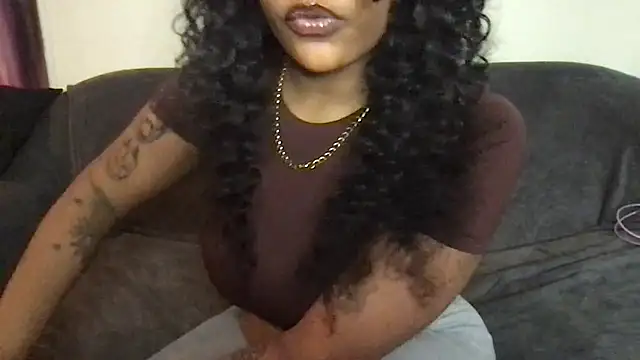 Snapshot of blacc_barbie chatting on 01-20-25, 12:46 blacc barbie online show from 01-20-25, 12:46