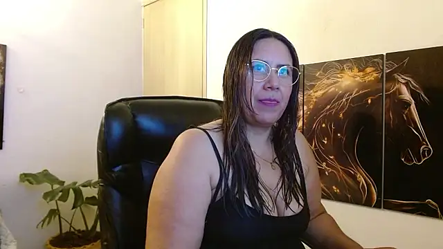 Snapshot of amalia_brunette chatting on 03-18-26, 07:33 amalia brunette online show from 03-18-26, 07:33