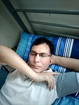 Snapshot of ZIMMY25 chatting on 05-02-26, 02:33 ZIMMY25 online show from 05-02-26, 02:33